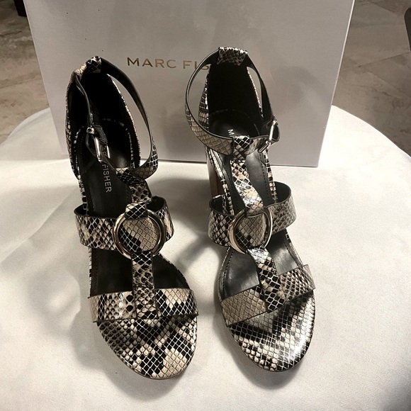 NWT Marc Fisher Walinda City Block Heel Sandal Size 8m - Picture 2 of 7